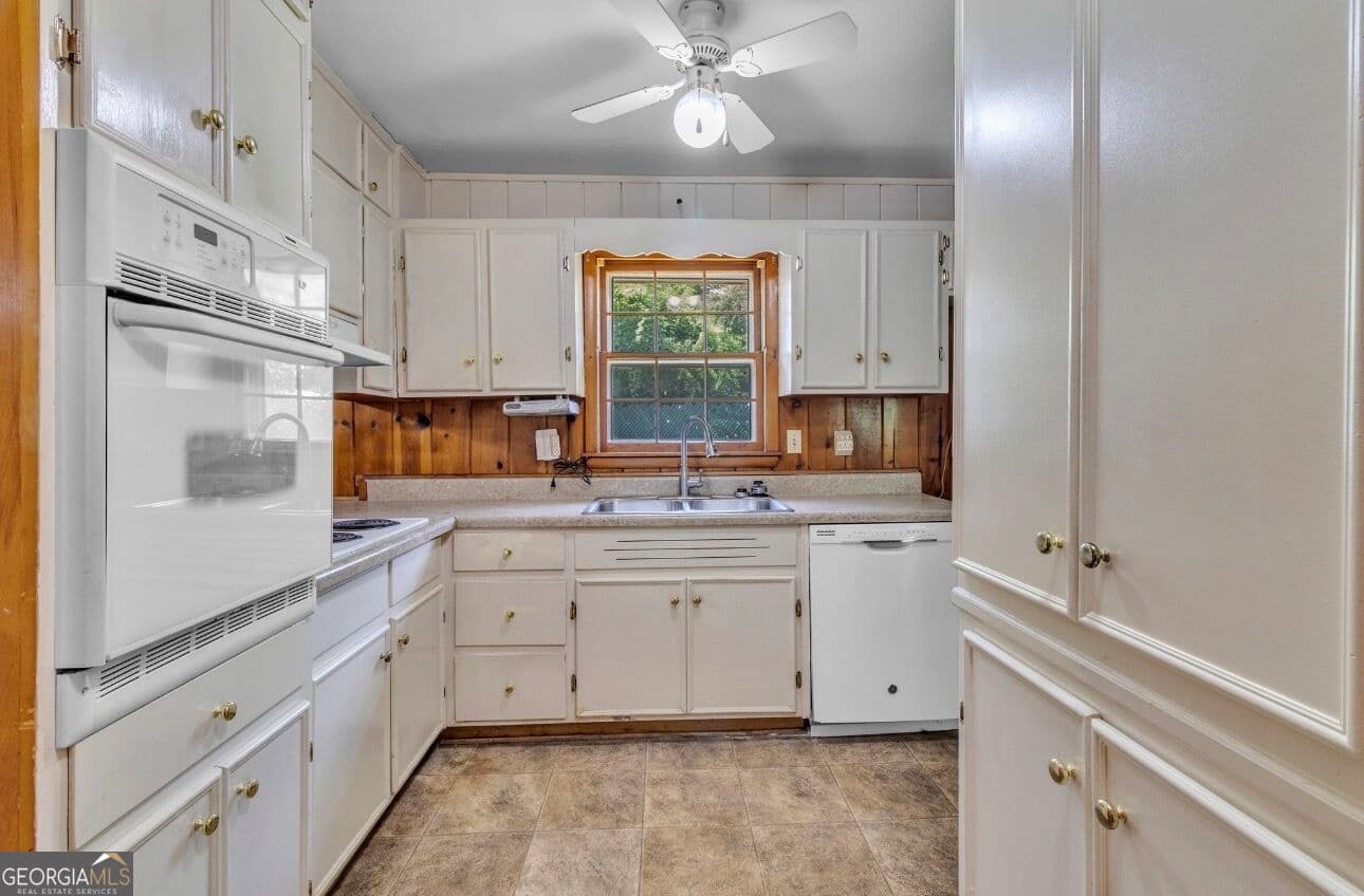 3 bedroom, 2 bathroom, 1,800 sq ft single family residence for sale at 1937 Brannon Drive, Austell, GA 30106 — photo 10