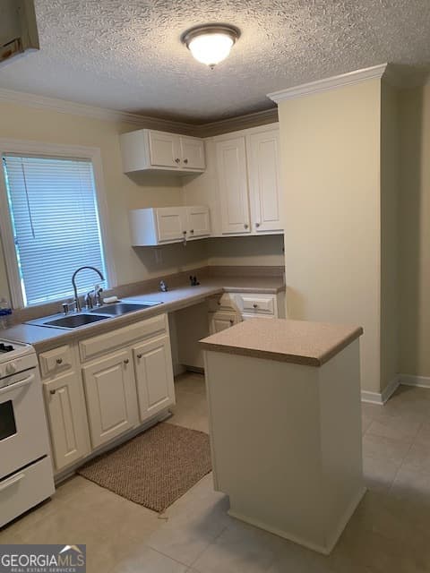 2 bedroom, 1 bathroom, 818 sq ft single family residence for sale at 179 Dahlia Avenue, Atlanta, GA 30314 — photo 4