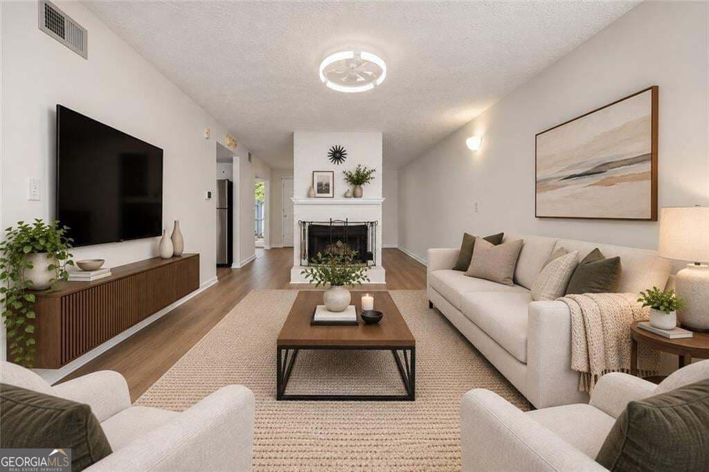 3 bedroom, 2.5 bathroom, 1,470 sq ft townhouse for sale at 7750 Roswell Road 9F, Sandy Springs, GA 30350 — photo 2