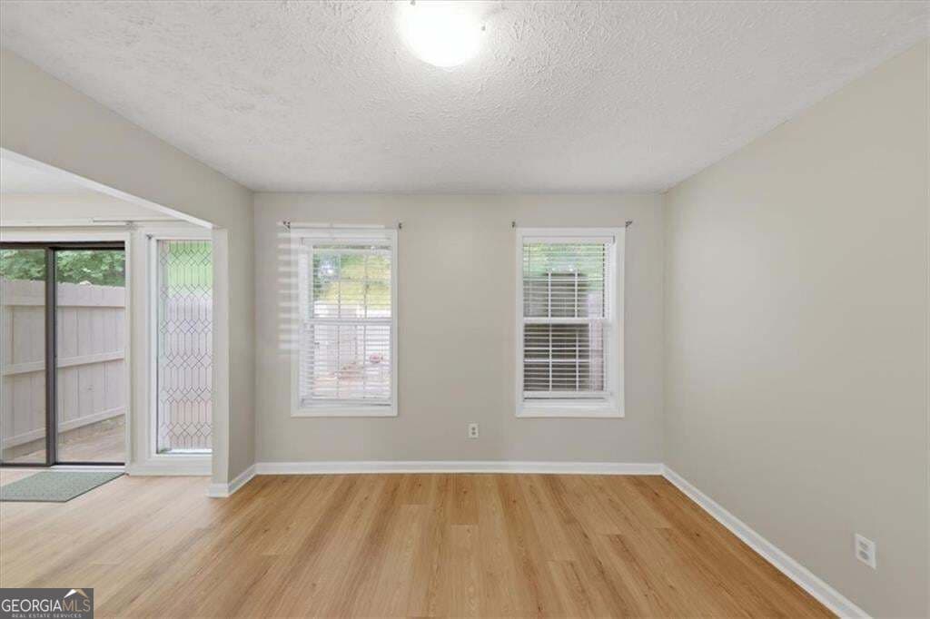 3 bedroom, 2.5 bathroom, 1,470 sq ft townhouse for sale at 7750 Roswell Road 9F, Sandy Springs, GA 30350 — photo 6