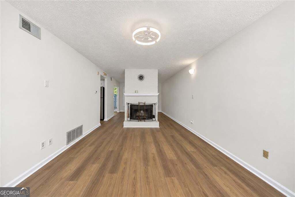 3 bedroom, 2.5 bathroom, 1,470 sq ft townhouse for sale at 7750 Roswell Road 9F, Sandy Springs, GA 30350 — photo 3
