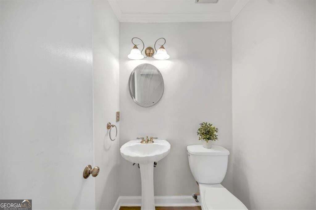 3 bedroom, 2.5 bathroom, 1,470 sq ft townhouse for sale at 7750 Roswell Road 9F, Sandy Springs, GA 30350 — photo 5