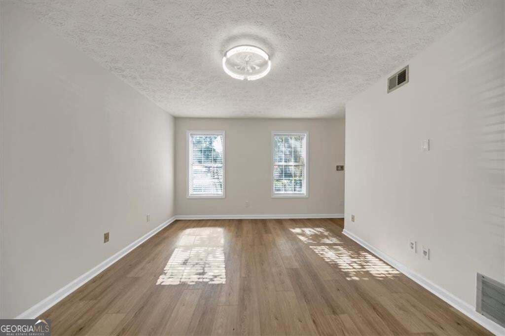3 bedroom, 2.5 bathroom, 1,470 sq ft townhouse for sale at 7750 Roswell Road 9F, Sandy Springs, GA 30350 — photo 4