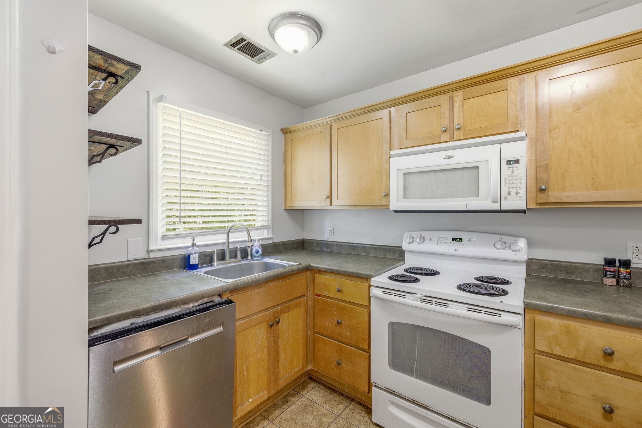 4 bedroom, 2 bathroom, 1,152 sq ft duplex for rent at 205 Pineview Drive A, Athens, GA 30606 for $1,600 a month — photo 10