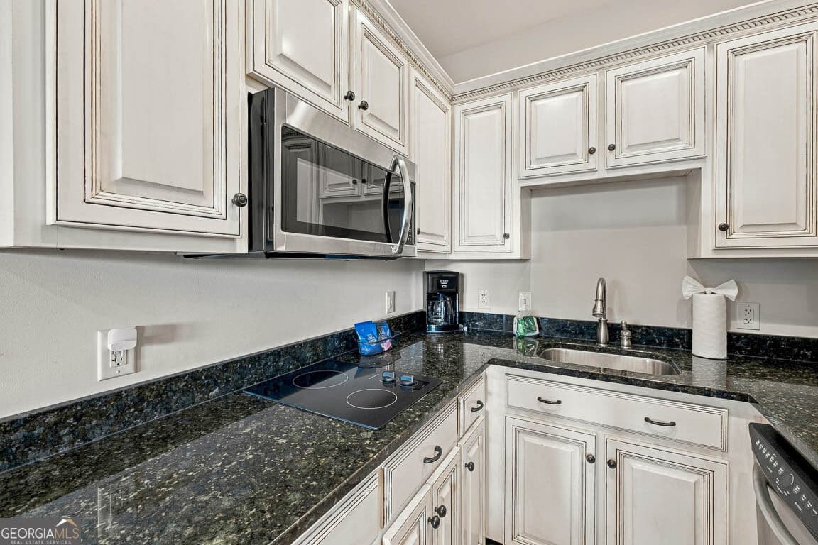 1 bedroom, 1 bathroom, 968 sq ft condominium under contract at 1015 Beachview Drive, St. Simons, GA 31522 — photo 9