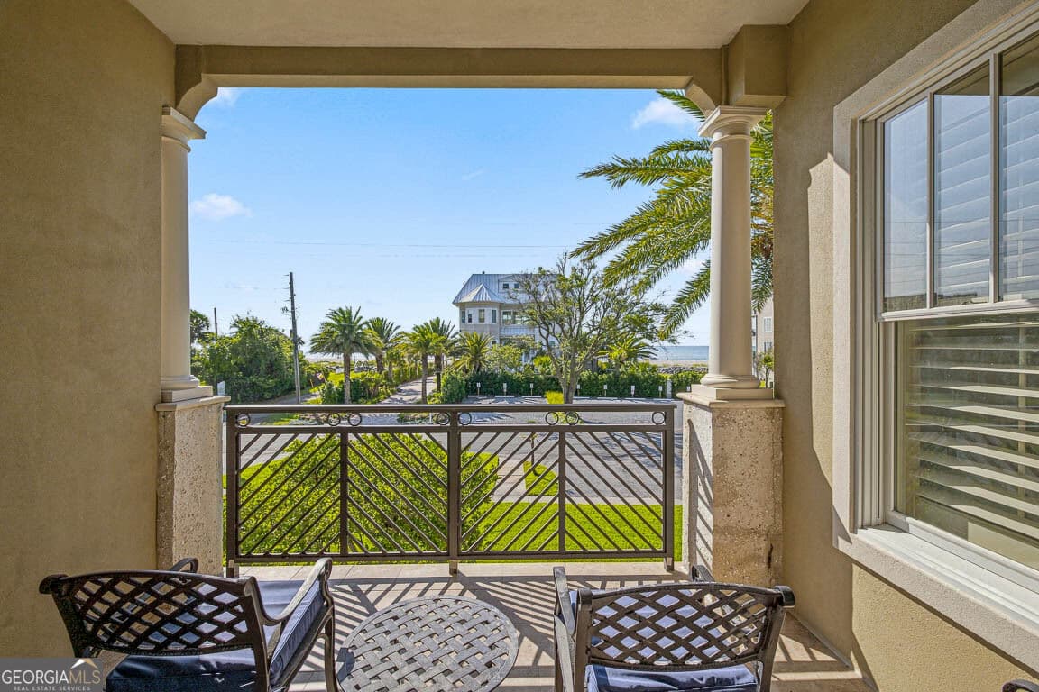 1 bedroom, 1 bathroom, 968 sq ft condominium under contract at 1015 Beachview Drive, St. Simons, GA 31522 — photo 4