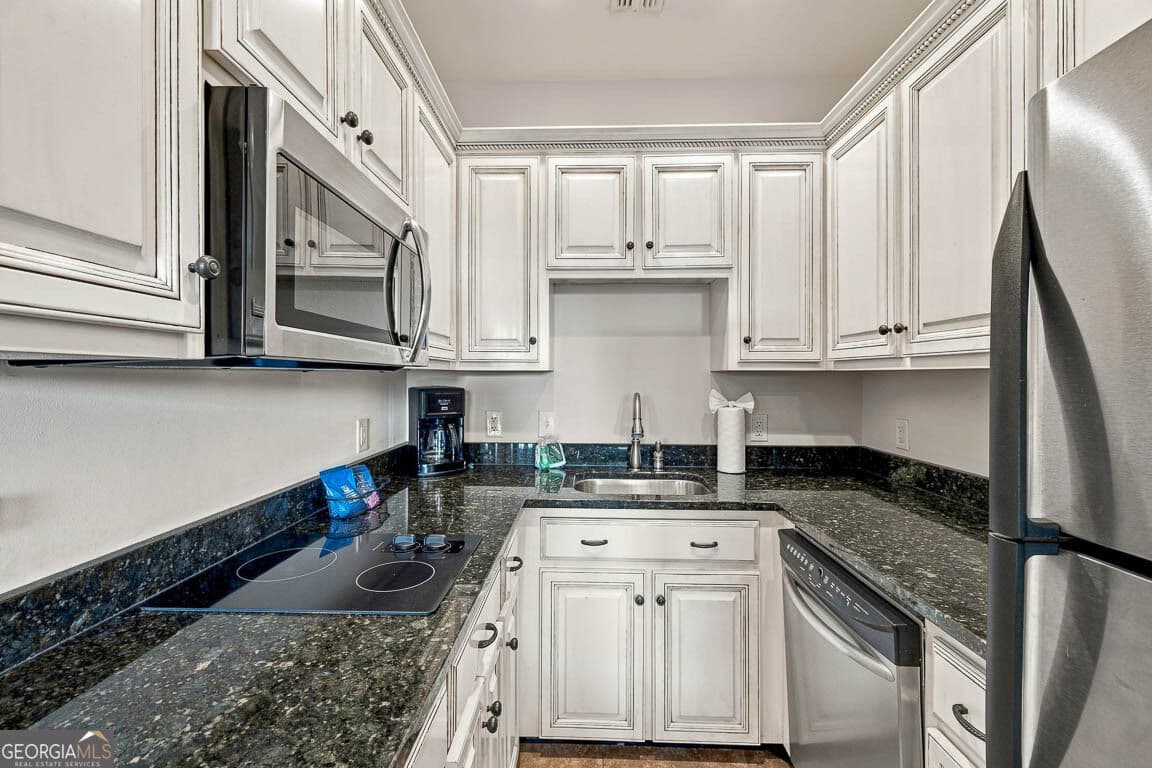 1 bedroom, 1 bathroom, 968 sq ft condominium under contract at 1015 Beachview Drive, St. Simons, GA 31522 — photo 8