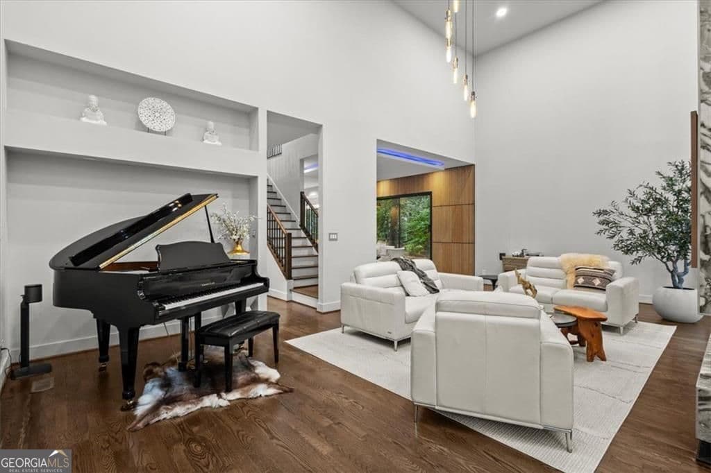 4 bedroom, 4 bathroom, 4,188 sq ft single family residence for sale at 2810 Northside Drive, Atlanta, GA 30305 — photo 6