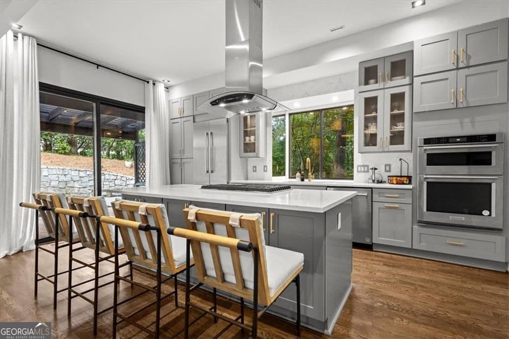 4 bedroom, 4 bathroom, 4,188 sq ft single family residence for sale at 2810 Northside Drive, Atlanta, GA 30305 — photo 8