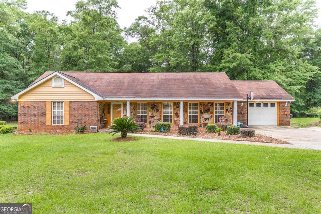 3 bedroom, 2 bathroom, 1,590 sq ft single family residence sold at 2002 Hickory Drive, Americus, GA 31719