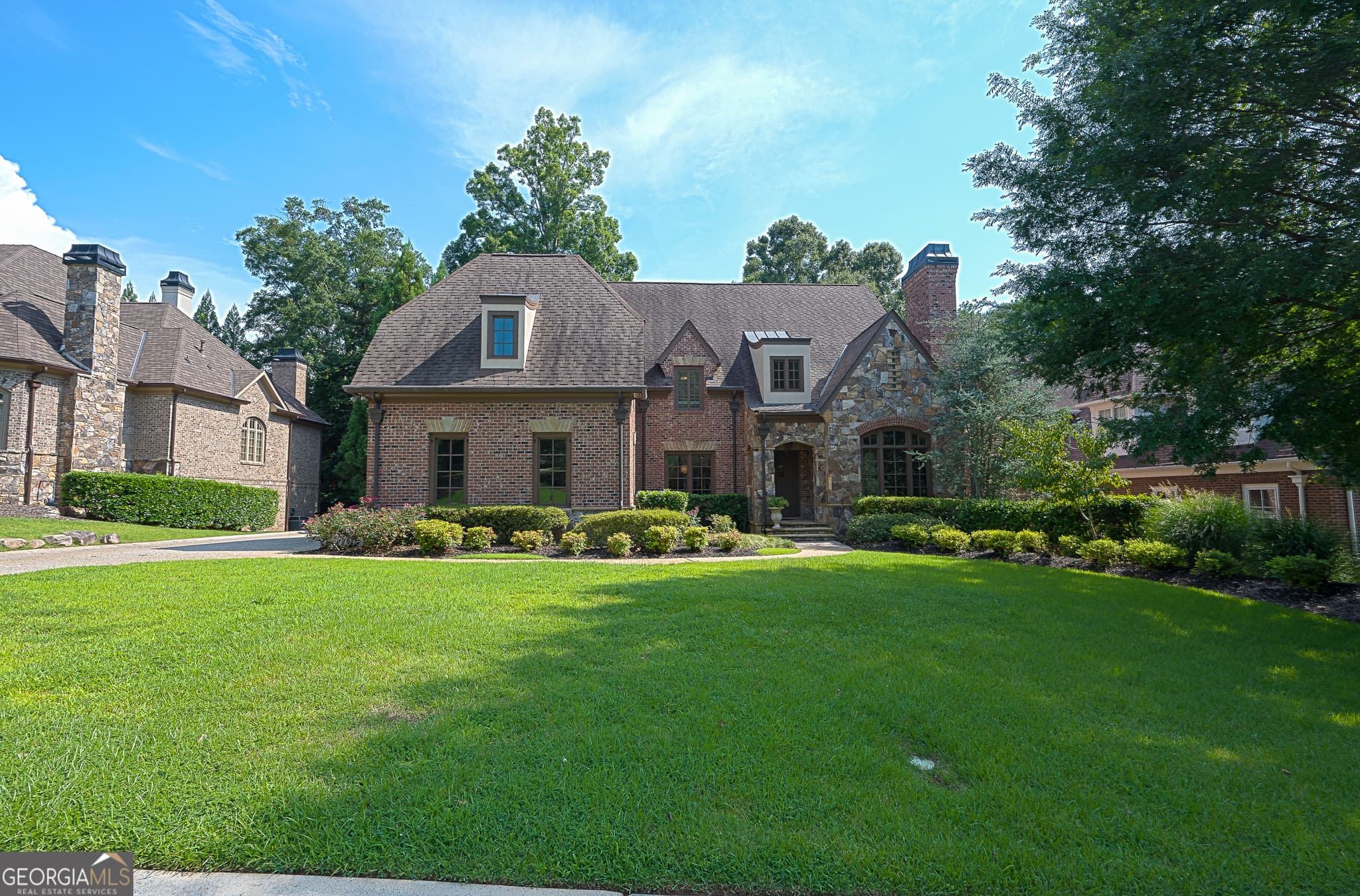 6 bedroom, 8.5 bathroom, 9,890 sq ft single family residence for sale at 831 Camden Park Court, Atlanta, GA 30342 — photo 2