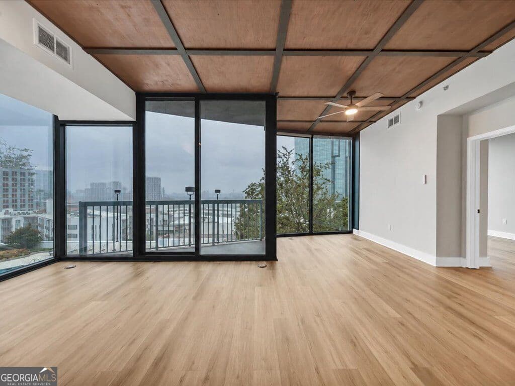 2 bedroom, 2 bathroom, 1,223 sq ft condominium for sale at 3324 PEACHTREE Road 1018, Atlanta, GA 30326 — photo 2