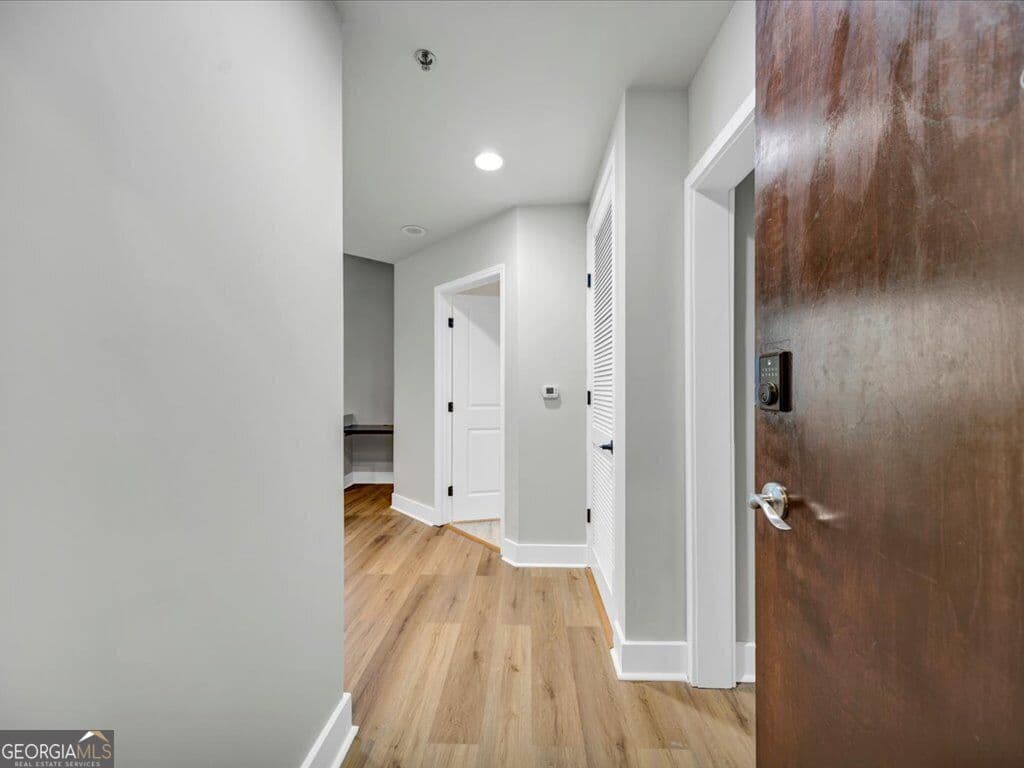2 bedroom, 2 bathroom, 1,223 sq ft condominium for sale at 3324 PEACHTREE Road 1018, Atlanta, GA 30326 — photo 7
