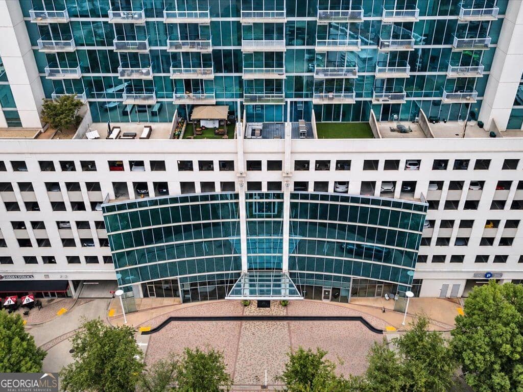 2 bedroom, 2 bathroom, 1,223 sq ft condominium for sale at 3324 PEACHTREE Road 1018, Atlanta, GA 30326 — photo 5
