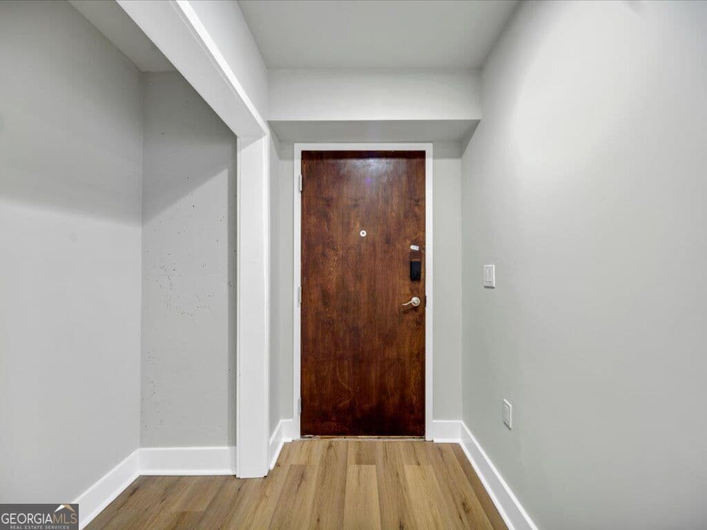 2 bedroom, 2 bathroom, 1,223 sq ft condominium for sale at 3324 PEACHTREE Road 1018, Atlanta, GA 30326 — photo 8