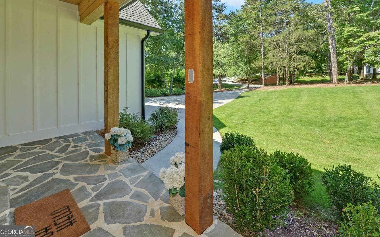 6 bedroom, 4.5 bathroom, 3,450 sq ft single family residence for sale at 96 Barefoot Bay Road, Hartwell, GA 30643 — photo 4