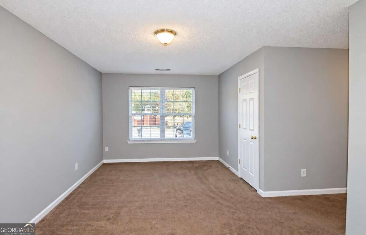3 bedroom, 2.5 bathroom, 1,676 sq ft townhouse for sale at 220 PARKWAY Road, Union City, GA 30291 — photo 6