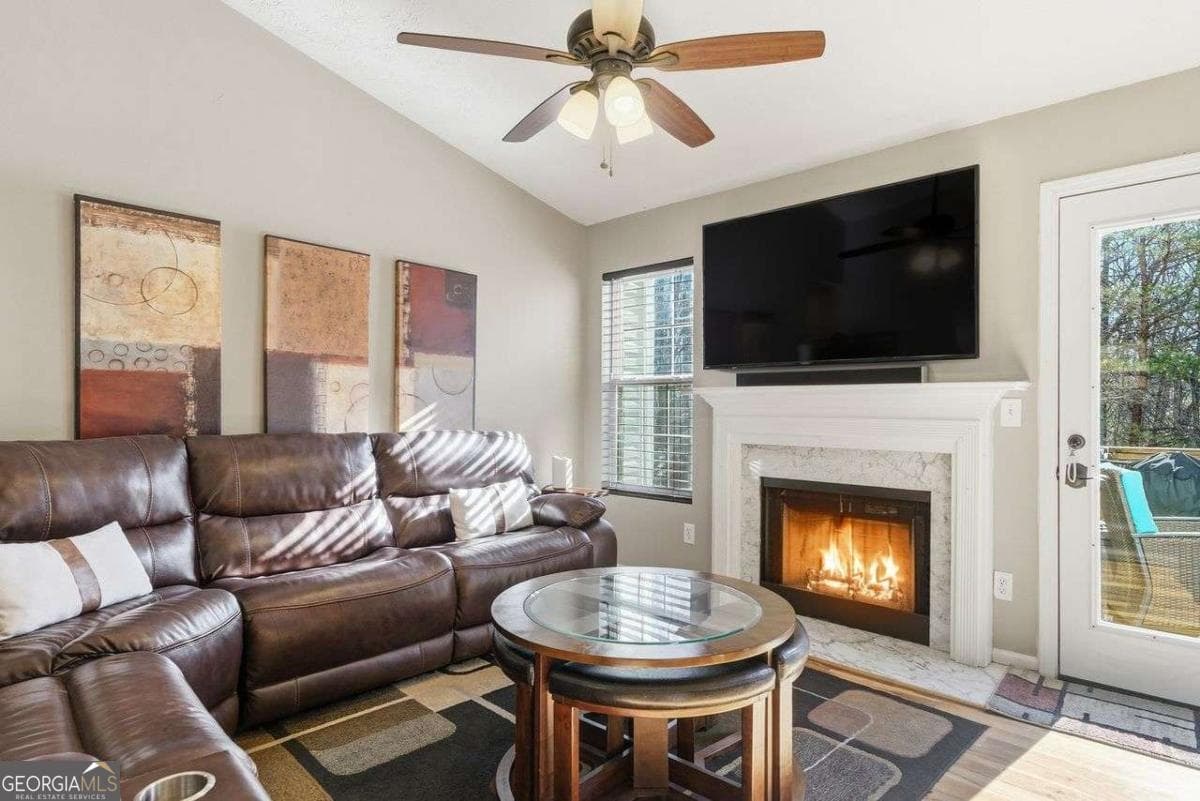 4 bedroom, 3 bathroom, 1,679 sq ft single family residence for sale at 8675 Bayhill Drive, Gainesville, GA 30506 — photo 5