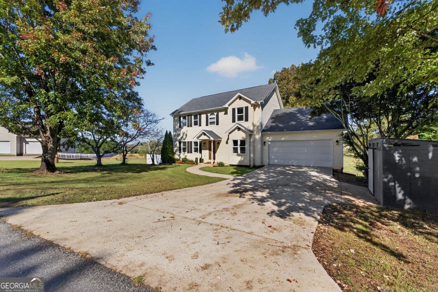 5 bedroom, 5.5 bathroom, 3,920 sq ft single family residence for sale at 245 Foothills Drive, Murrayville, GA 30564 — photo 3