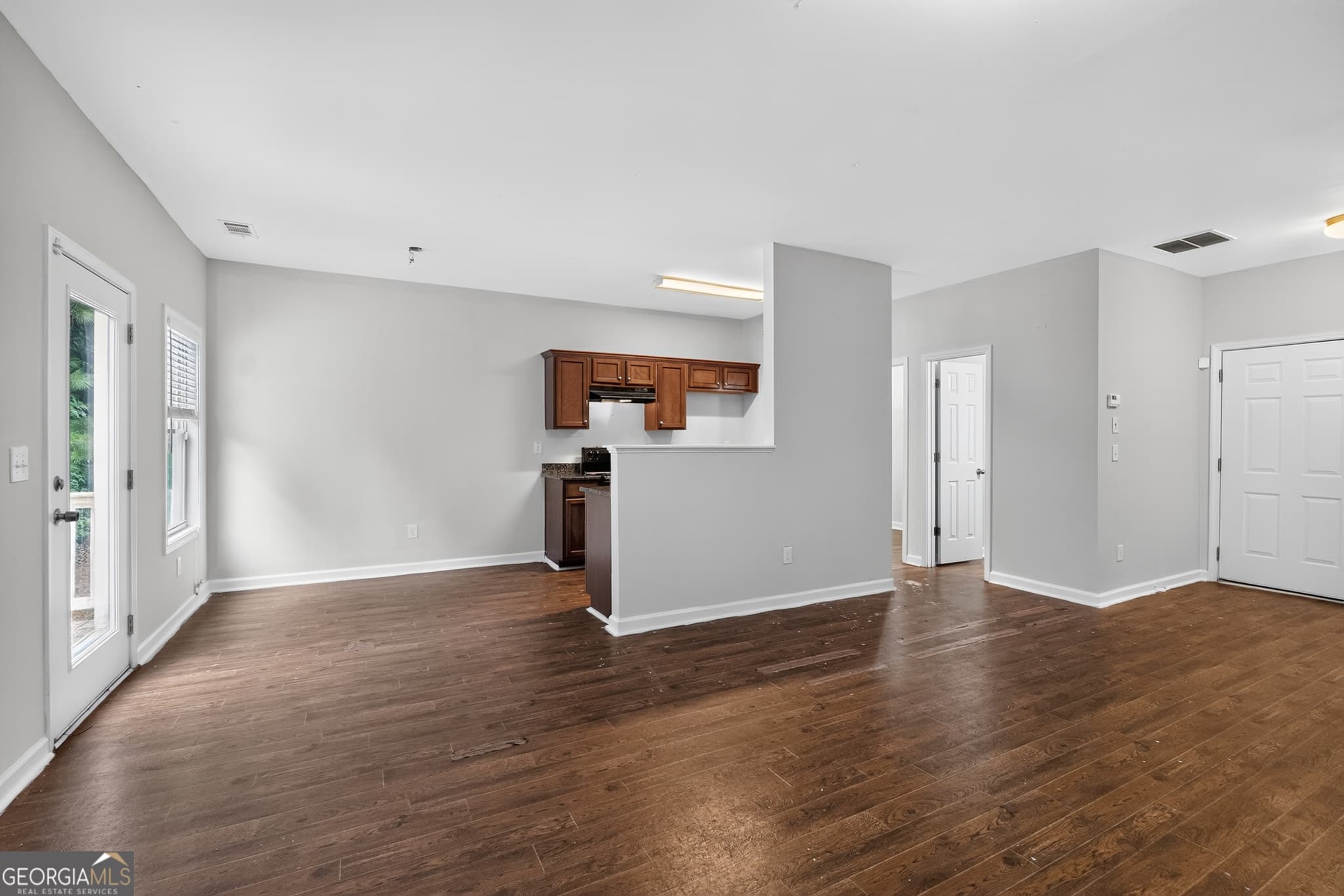 4 bedroom, 2.5 bathroom, 1,992 sq ft single family residence for sale at 6385 Shadow Square, Lithonia, GA 30058 — photo 8
