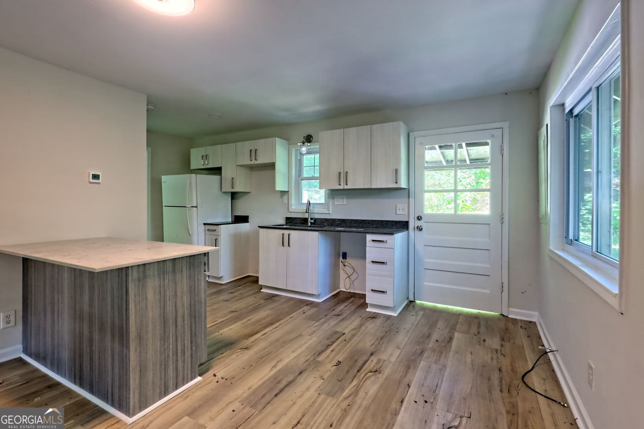 2 bedroom, 3 bathroom, 2,492 sq ft cabin,single family residence under contract at 11 Electric Avenue, Clayton, GA 30525 — photo 7