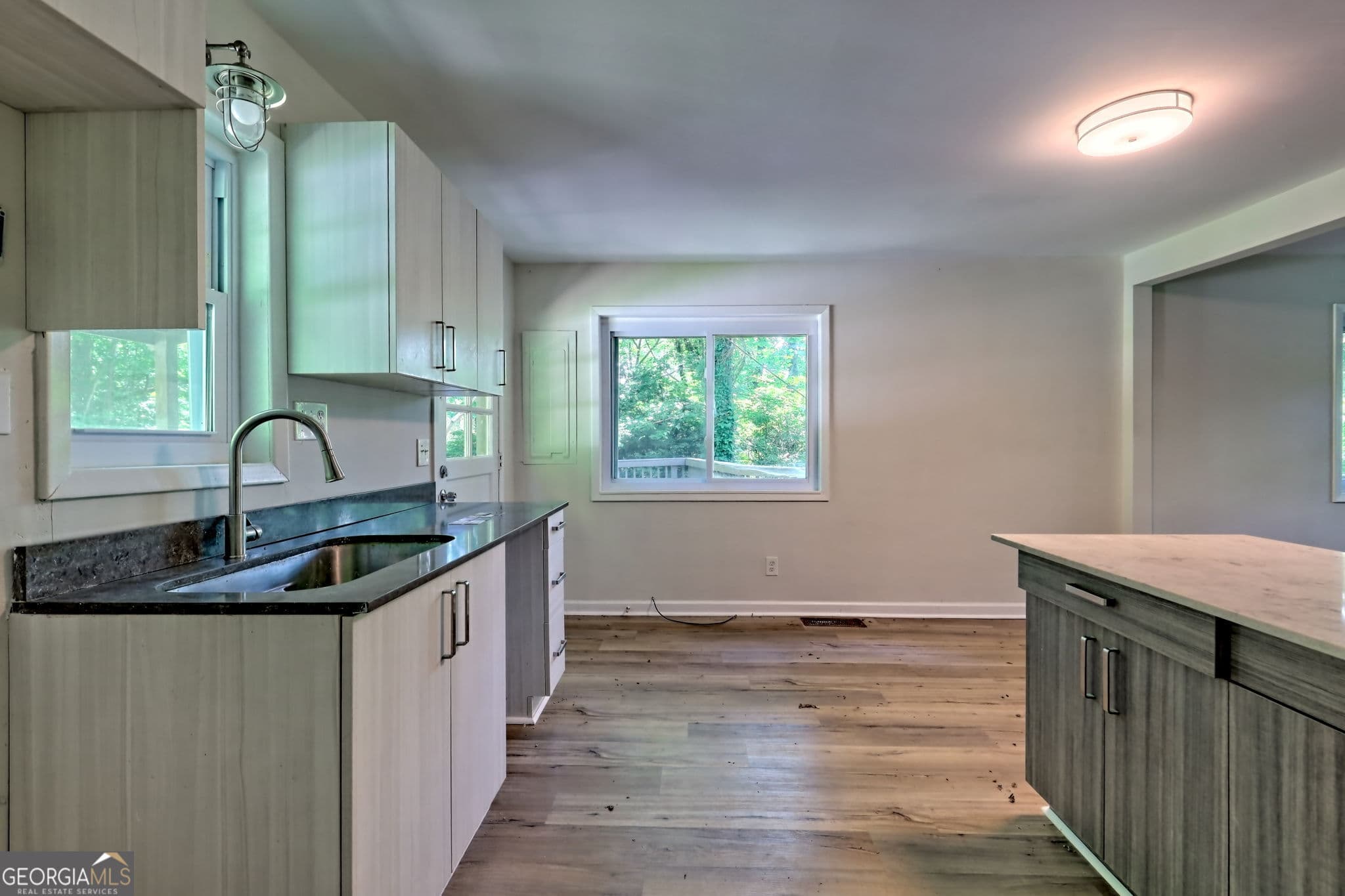 2 bedroom, 3 bathroom, 2,492 sq ft cabin,single family residence under contract at 11 Electric Avenue, Clayton, GA 30525 — photo 9