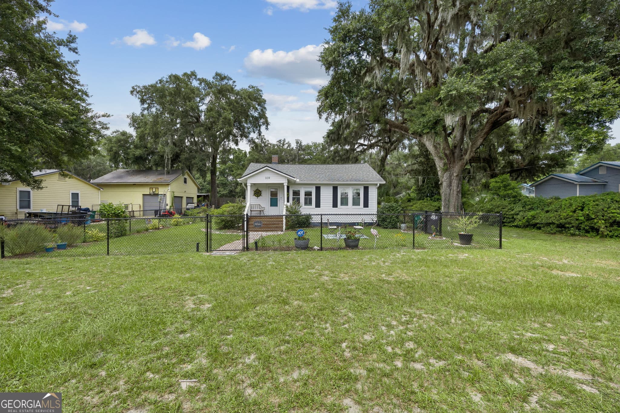 3 bedroom, 2 bathroom, 1,320 sq ft single family residence for sale at 109 E Church Street, St. Marys, GA 31558 — photo 2