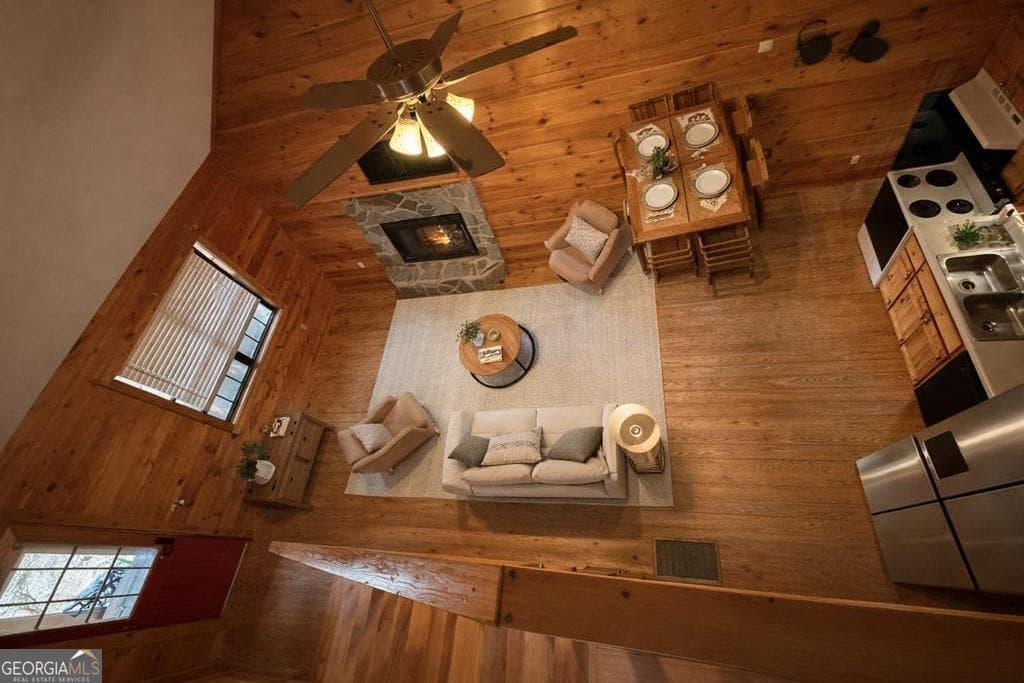 3 bedroom, 3 bathroom, 860 sq ft cabin,single family residence for sale at 8 Virginia Lane, Blairsville, GA 30512 — photo 4