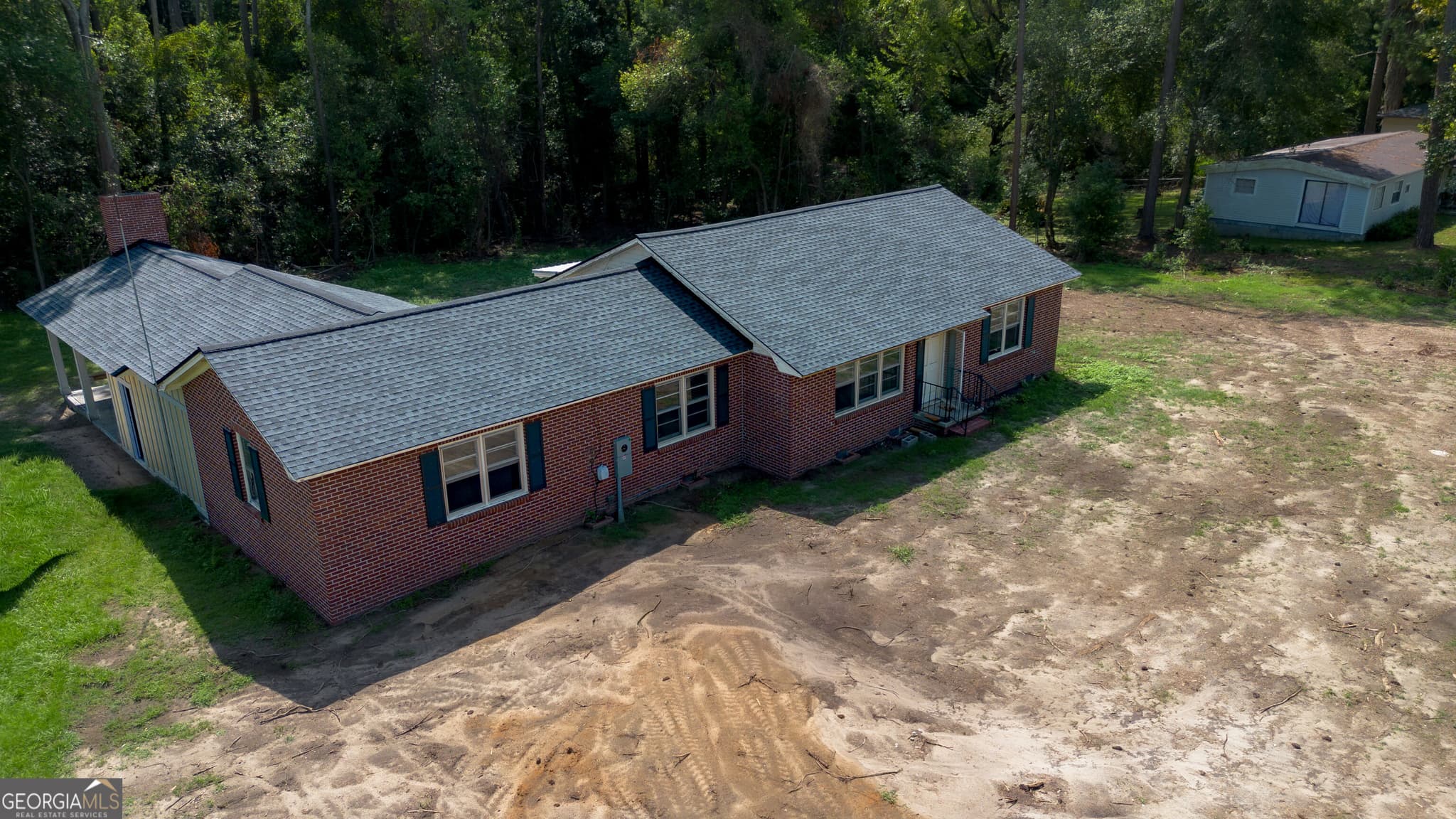3 bedroom, 2 bathroom, 2,400 sq ft single family residence for sale at 408 N Broad Street, Doerun, GA 31744 — photo 2