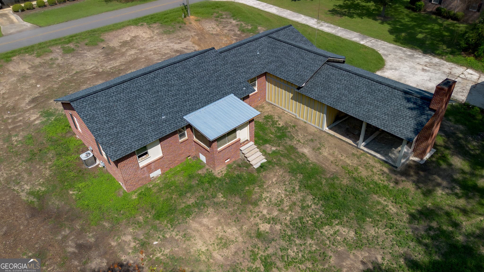 3 bedroom, 2 bathroom, 2,400 sq ft single family residence for sale at 408 N Broad Street, Doerun, GA 31744 — photo 6