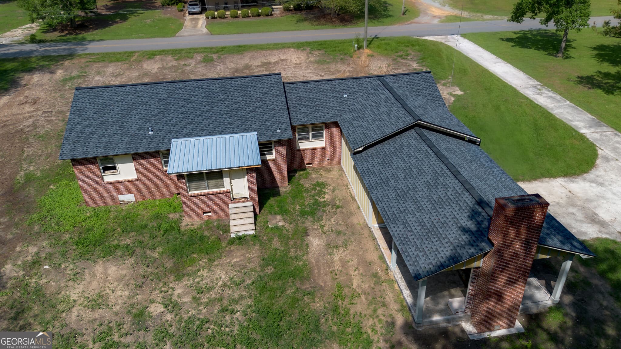 3 bedroom, 2 bathroom, 2,400 sq ft single family residence for sale at 408 N Broad Street, Doerun, GA 31744 — photo 7