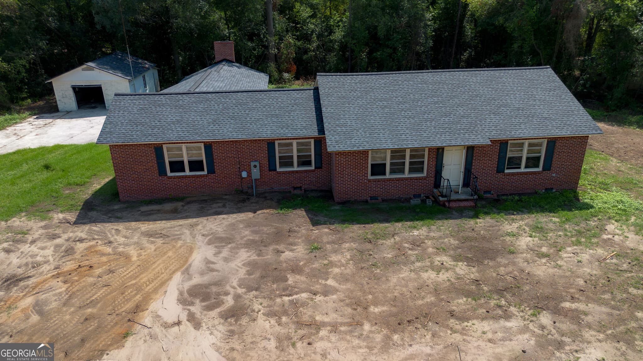 3 bedroom, 2 bathroom, 2,400 sq ft single family residence for sale at 408 N Broad Street, Doerun, GA 31744 — photo 3