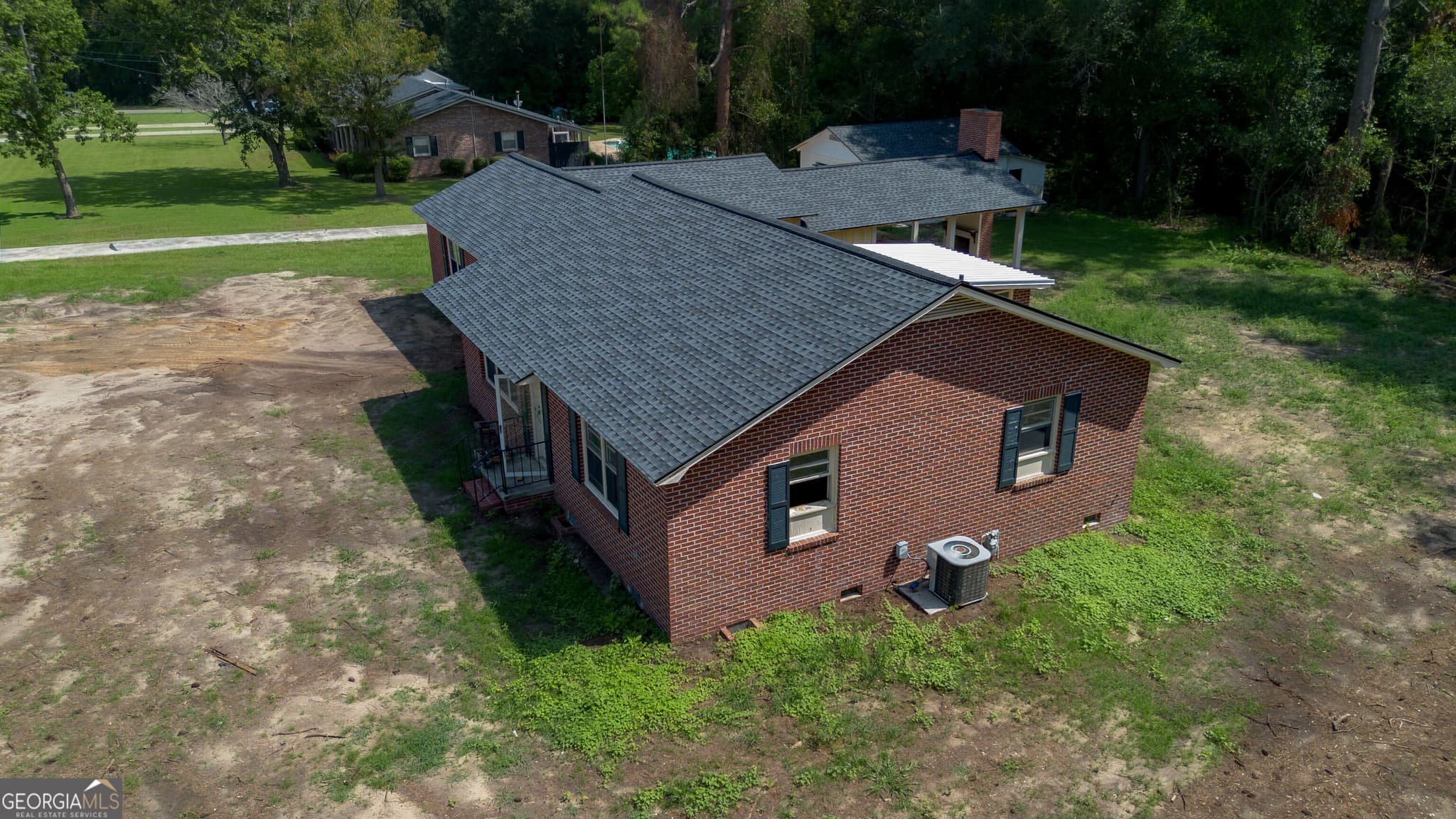 3 bedroom, 2 bathroom, 2,400 sq ft single family residence for sale at 408 N Broad Street, Doerun, GA 31744 — photo 5