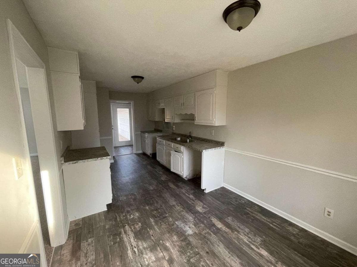 3 bedroom, 2 bathroom, 1,789 sq ft single family residence for sale at 2105 Honeybee Creek Drive, Griffin, GA 30224 — photo 2