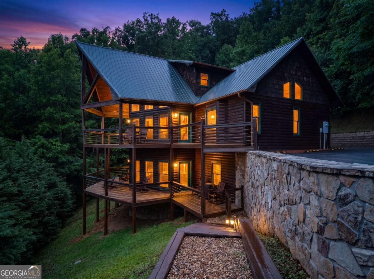 5 bedroom, 3.5 bathroom, 3,896 sq ft cabin,single family residence for sale at 101 Cletus Way, Hiawassee, GA 30546 — photo 2