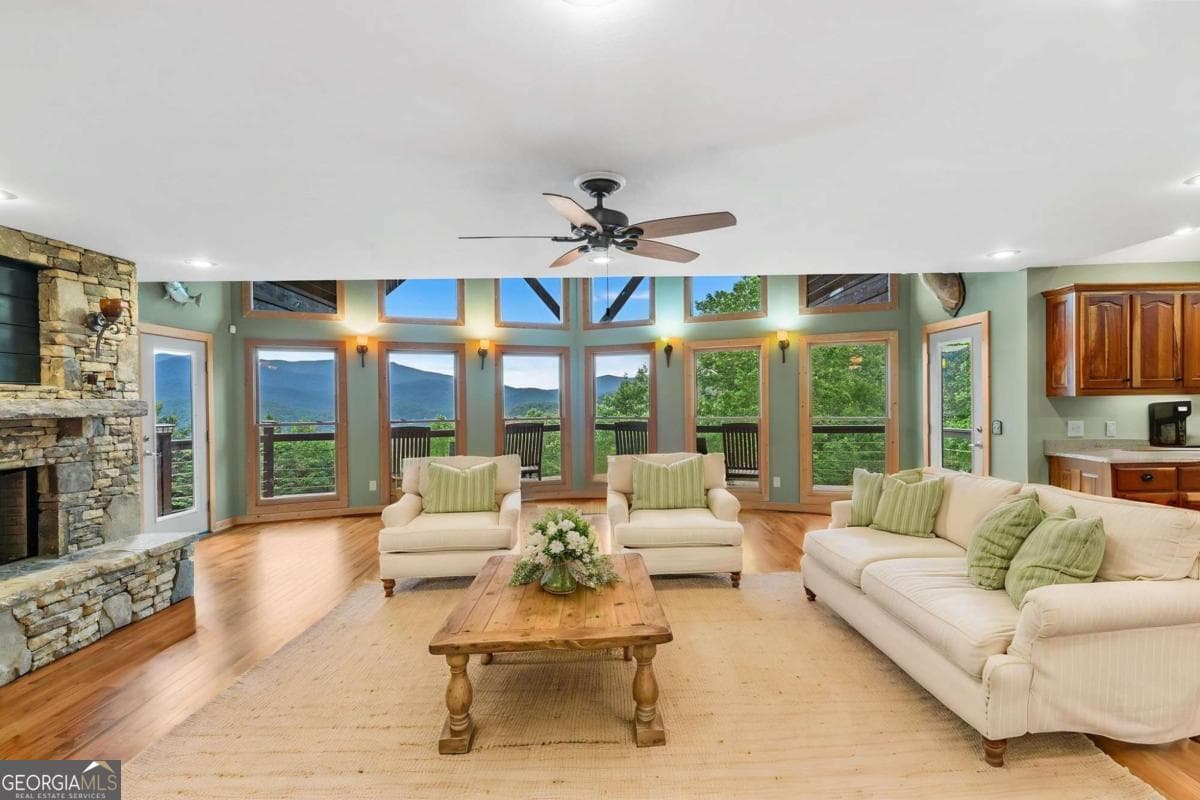 5 bedroom, 3.5 bathroom, 3,896 sq ft cabin,single family residence for sale at 101 Cletus Way, Hiawassee, GA 30546 — photo 7