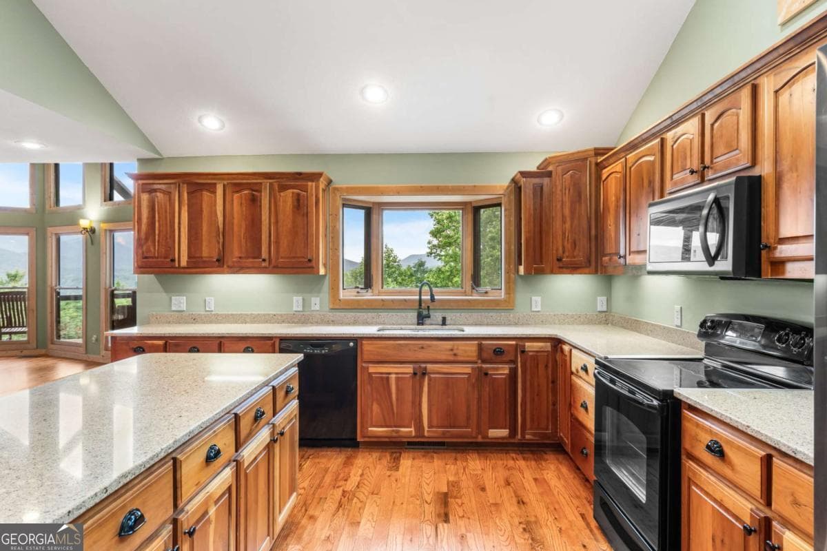 5 bedroom, 3.5 bathroom, 3,896 sq ft cabin,single family residence for sale at 101 Cletus Way, Hiawassee, GA 30546 — photo 10