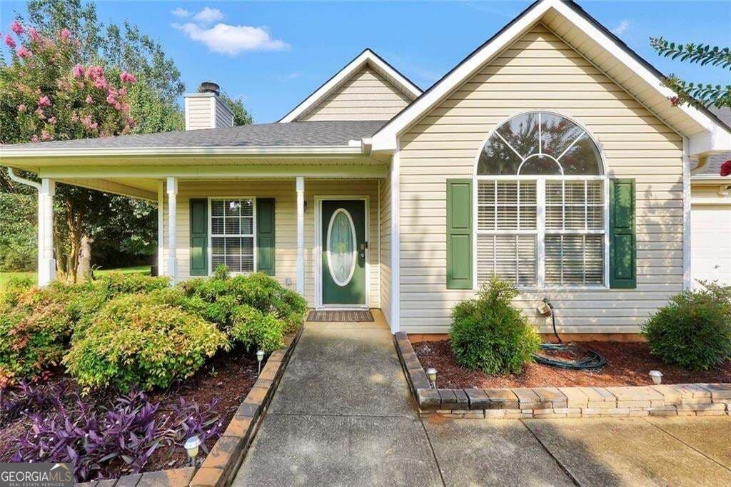 3 bedroom, 2 bathroom, 1,455 sq ft single family residence for sale at 1130 Larkspur Drive, Locust Grove, GA 30248 — photo 2