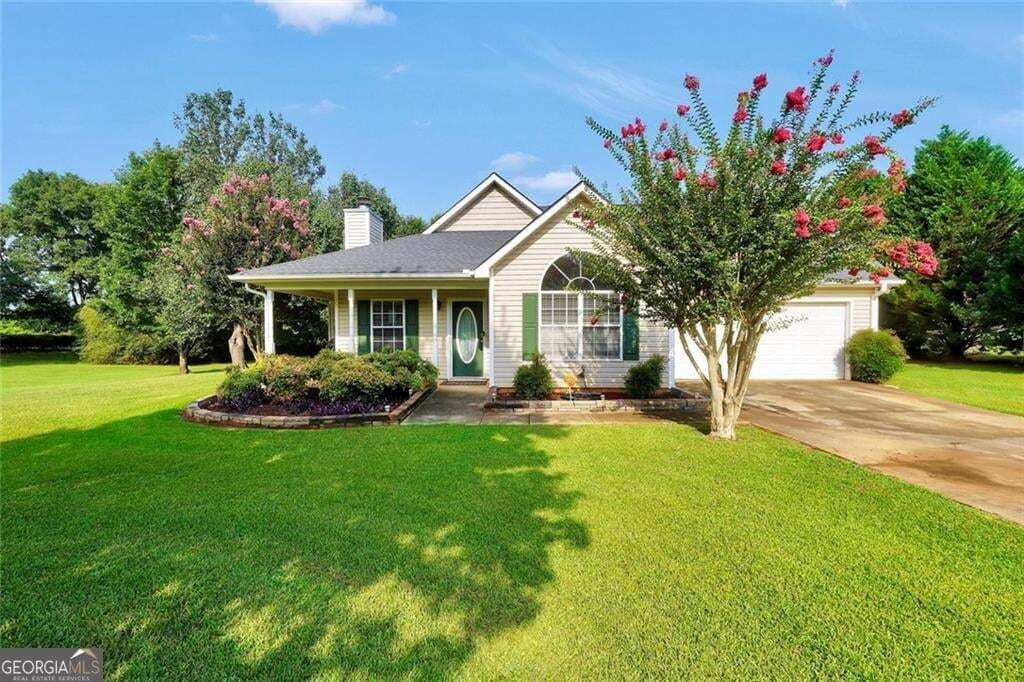 3 bedroom, 2 bathroom, 1,455 sq ft single family residence for sale at 1130 Larkspur Drive, Locust Grove, GA 30248 — photo 3