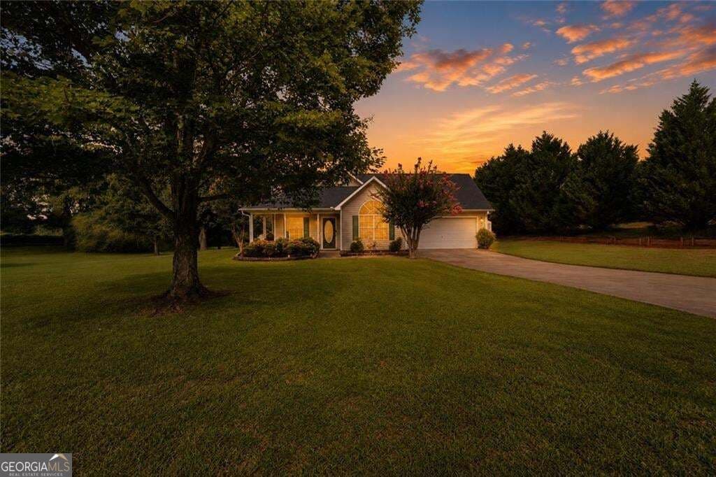 3 bedroom, 2 bathroom, 1,455 sq ft single family residence for sale at 1130 Larkspur Drive, Locust Grove, GA 30248 — photo 1 of 44