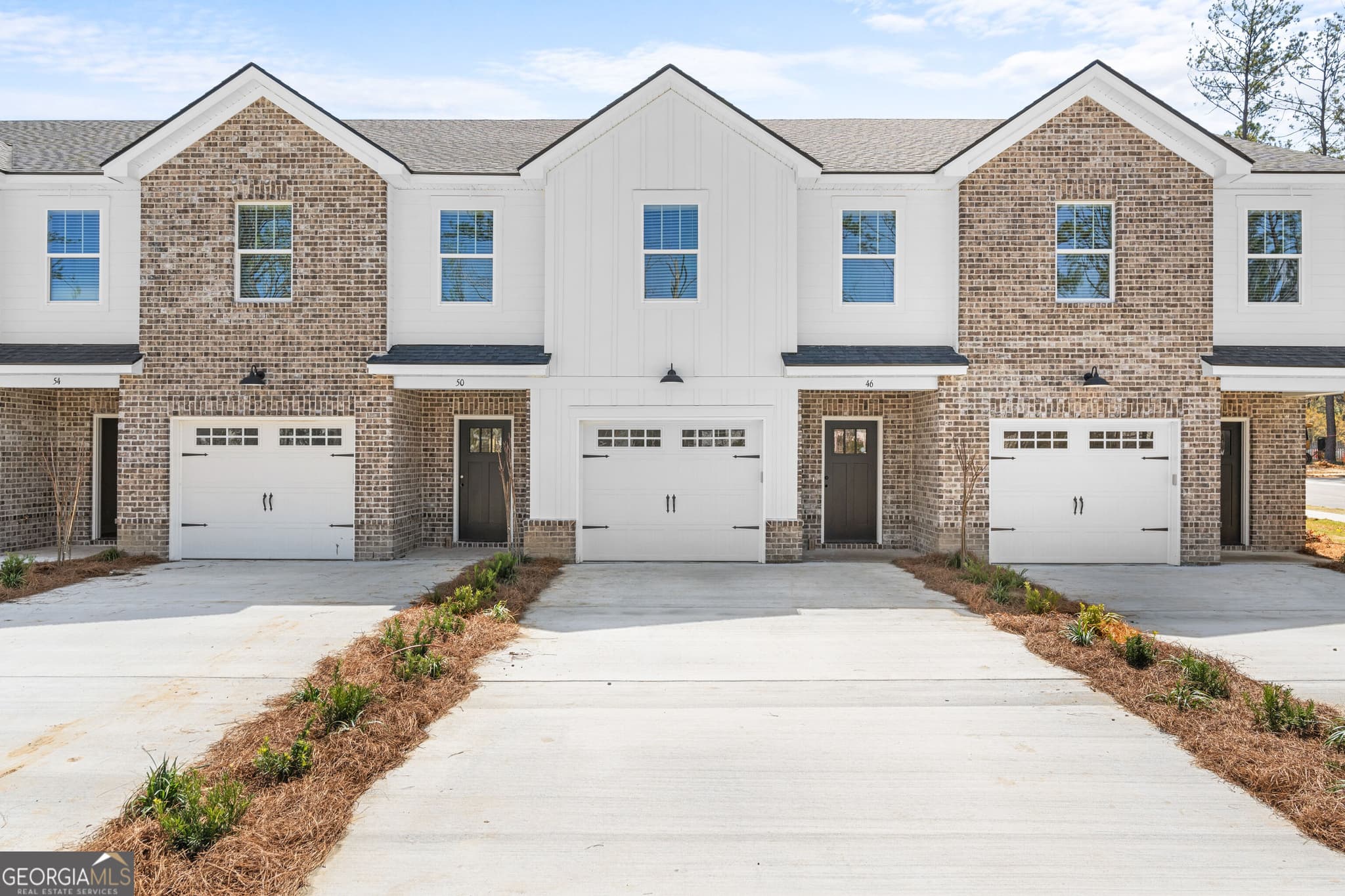 3 bedroom, 2.5 bathroom, 1,560 sq ft townhouse for rent at 15 Azalea Lane, Richmond Hill, GA 31324 for $2,200 a month — photo 1 of 49