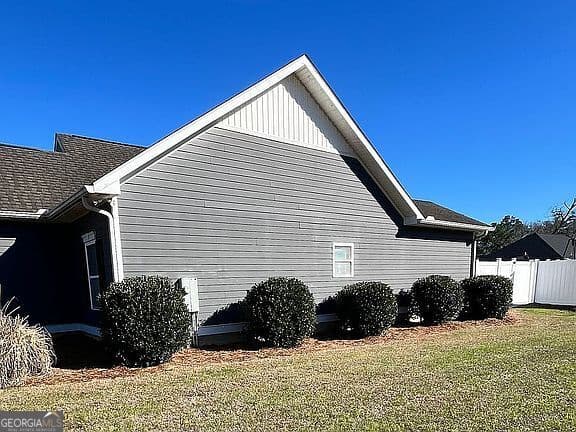 3 bedroom, 2 bathroom, 2,100 sq ft single family residence for sale at 112 Cakebread Drive, Cairo, GA 39828 — photo 3