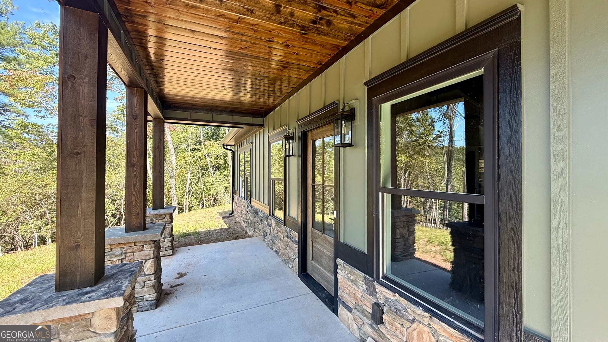 2 bedroom, 2.5 bathroom, 1,380 sq ft single family residence for sale at 110 Sautee Ridge Road, Clarkesville, GA 30523 — photo 3