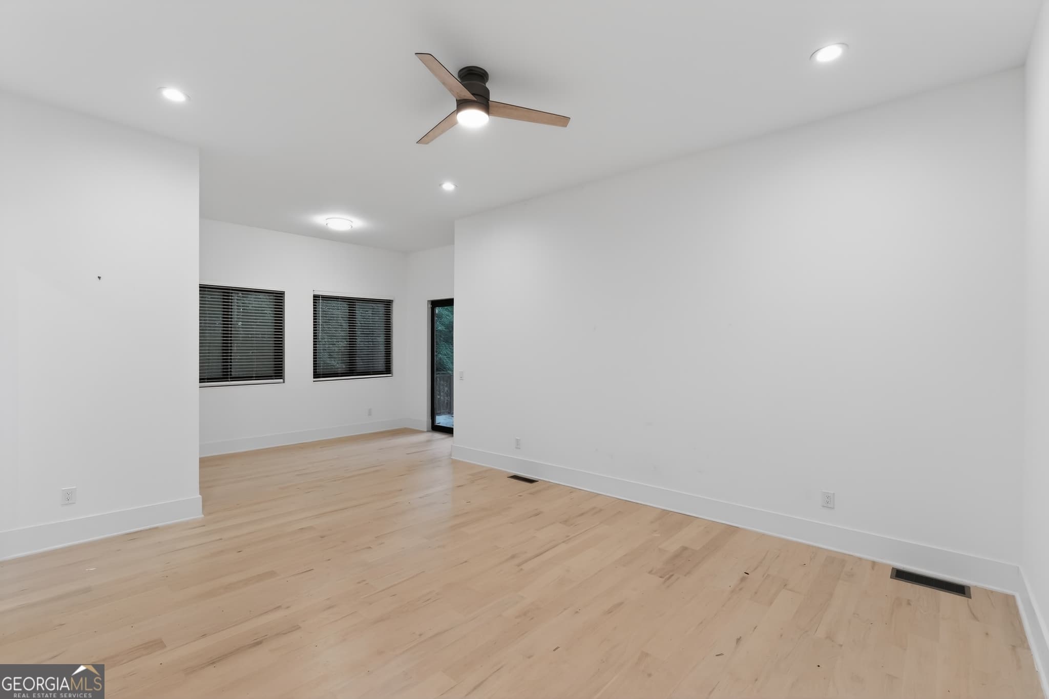 5 bedroom, 5 bathroom, 7,900 sq ft single family residence for sale at 5285 Mount Vernon Parkway, Sandy Springs, GA 30327 — photo 9