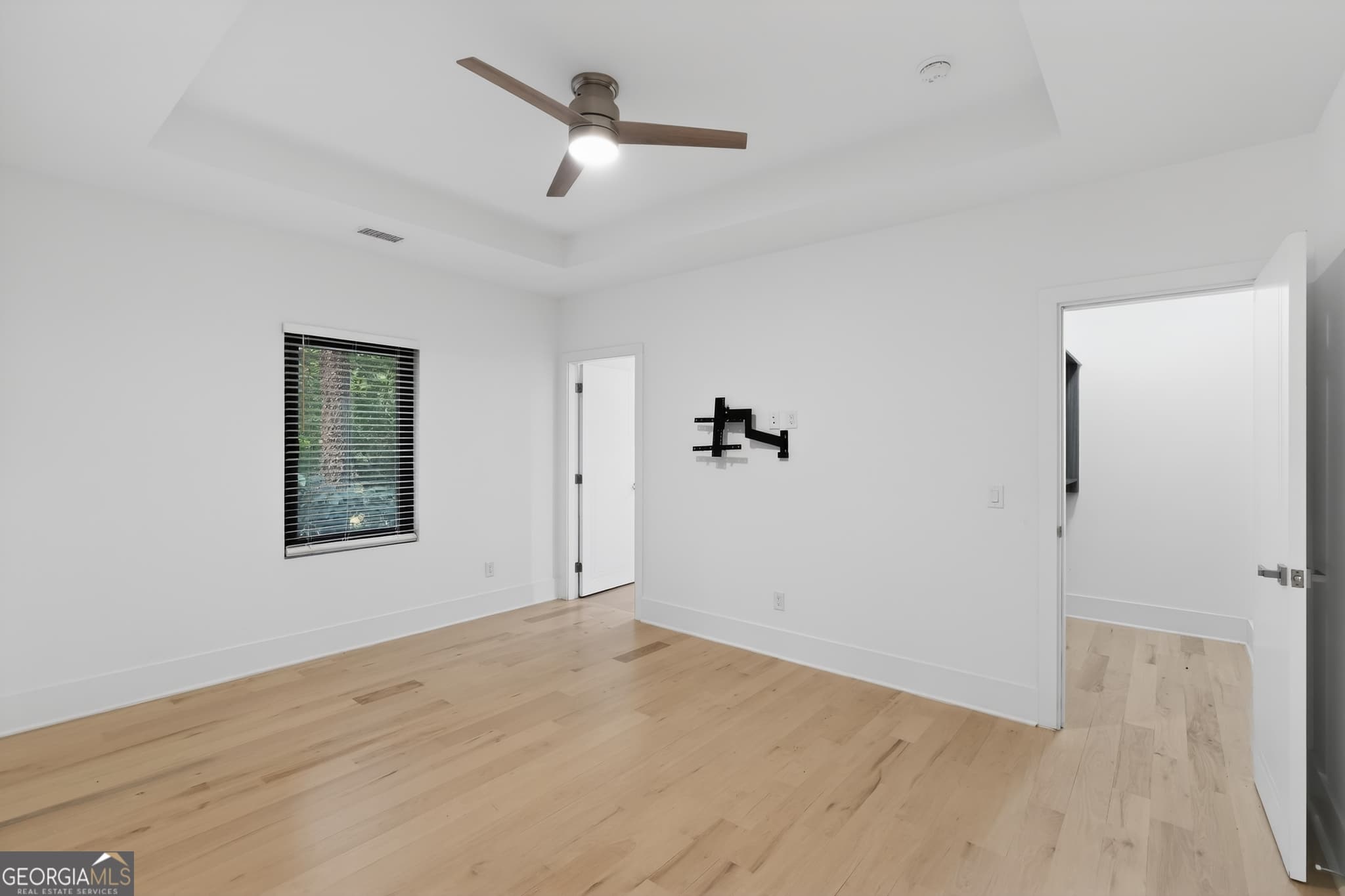 5 bedroom, 5 bathroom, 7,900 sq ft single family residence for sale at 5285 Mount Vernon Parkway, Sandy Springs, GA 30327 — photo 8
