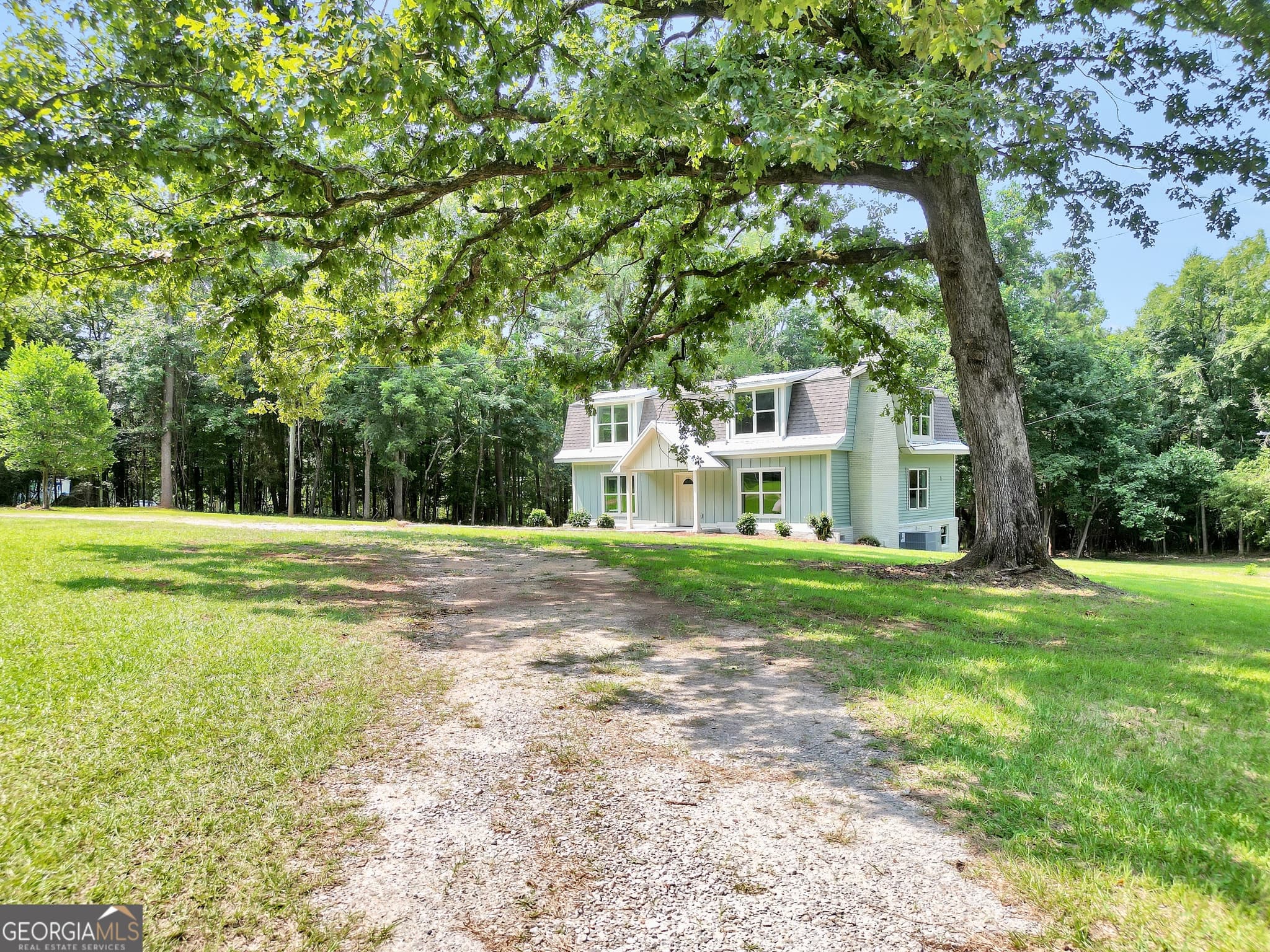 4 bedroom, 2.5 bathroom, 1,440 sq ft single family residence under contract at 310 Old Macon Road, Hillsboro, GA 31038 — photo 2
