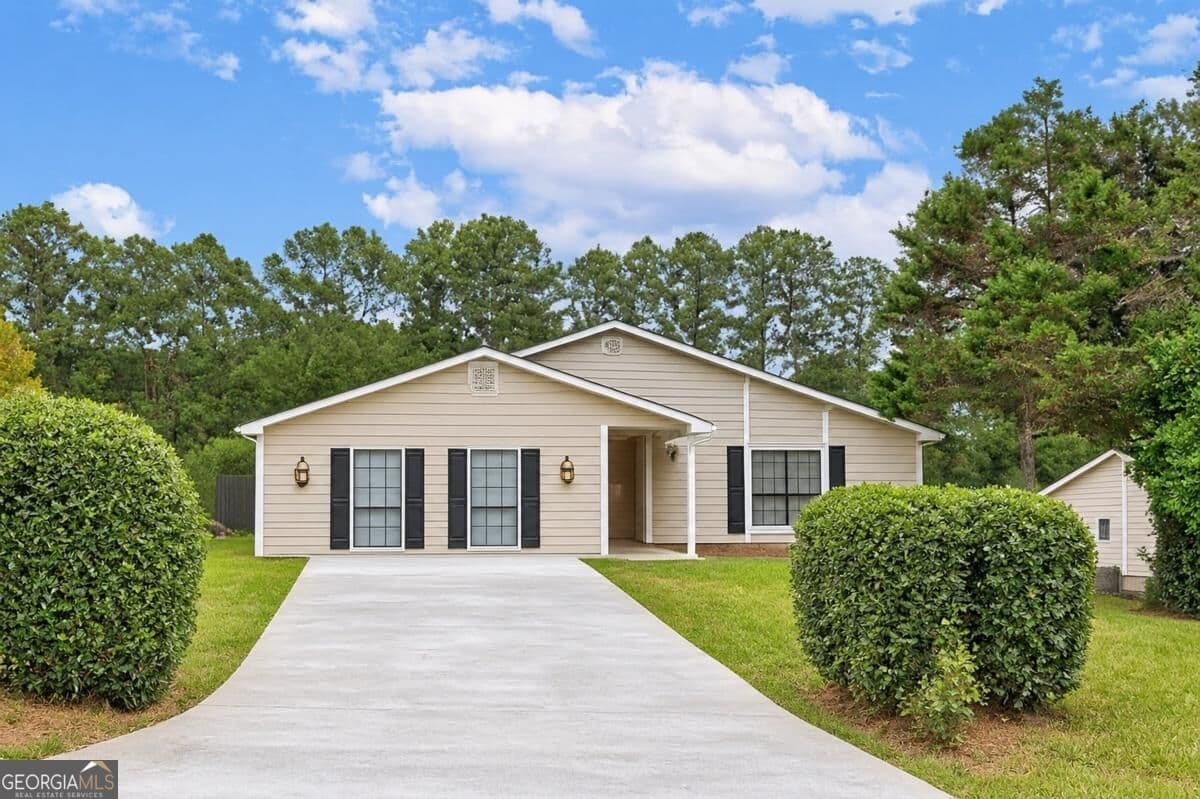 4 bedroom, 2 bathroom, 2,116 sq ft single family residence for sale at 282 Park Ridge Court, Riverdale, GA 30274 — photo 1 of 27