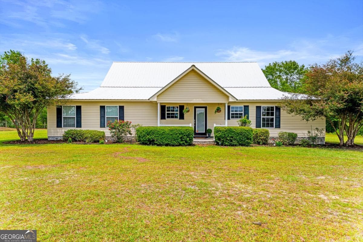 5 bedroom, 3 bathroom, 3,857 sq ft single family residence for sale at 762 Old Mcleod Bridge Road, Adrian, GA 31002 — photo 2