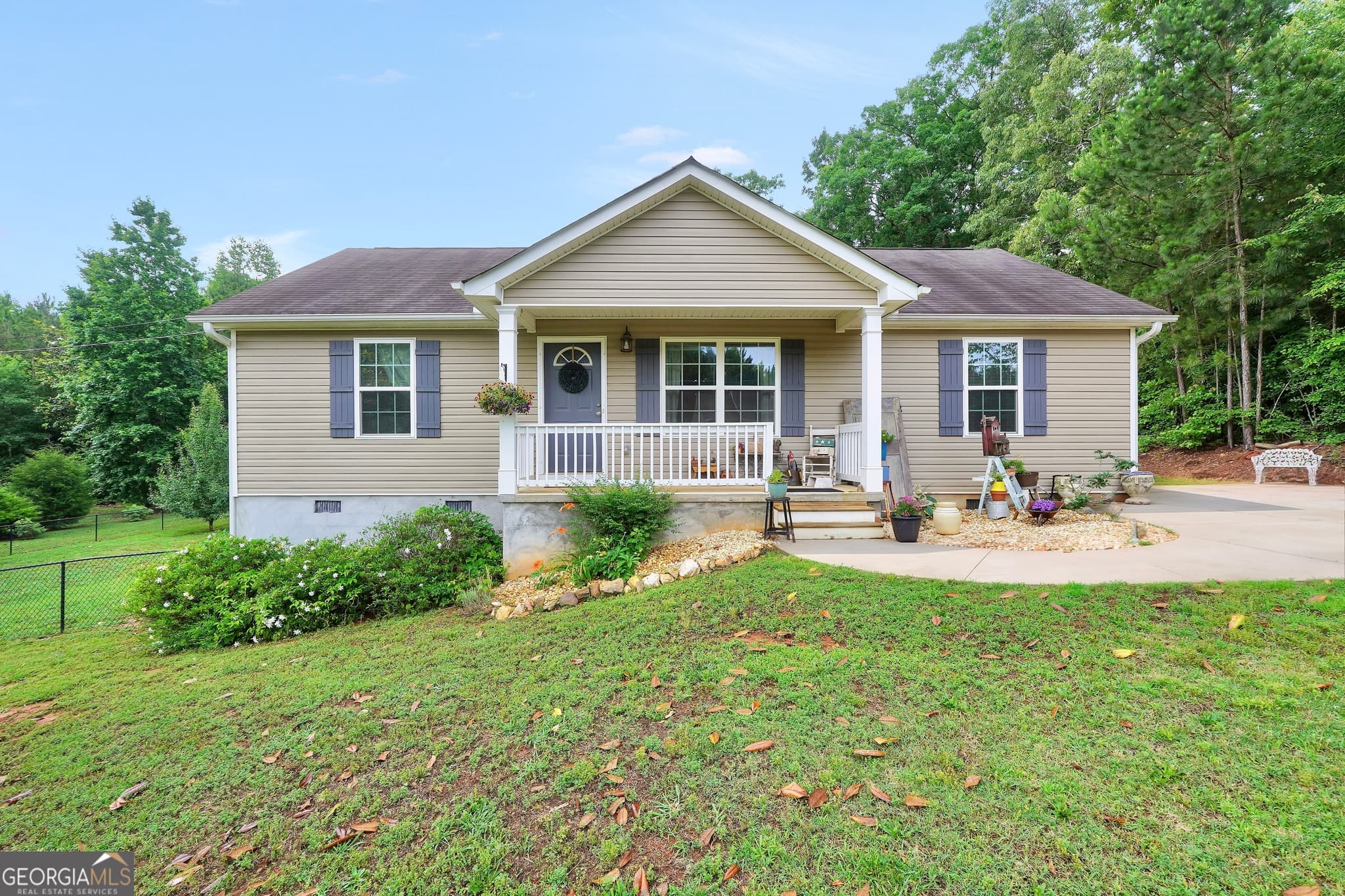 3 bedroom, 2 bathroom, 1,248 sq ft single family residence sold at 221 Sandy Brook Circle, Thomaston, GA 30286