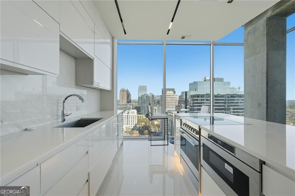 2 bedroom, 2 bathroom, 1,875 sq ft condominium for sale at 860 Peachtree Street 2801, Atlanta, GA 30308 — photo 7